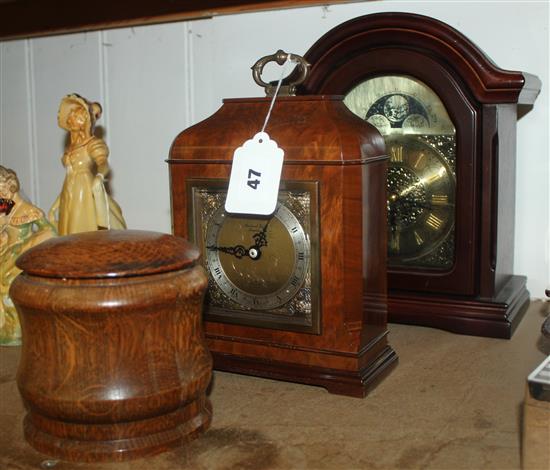 Mantel clock clock and sundries